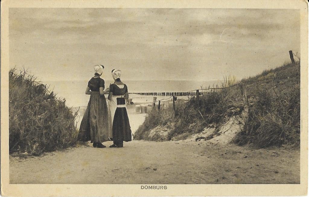 Domburg, meisjes, klederdracht, duin, zee, Verzenden, 1920 tot 1940, Ongelopen, Zeeland