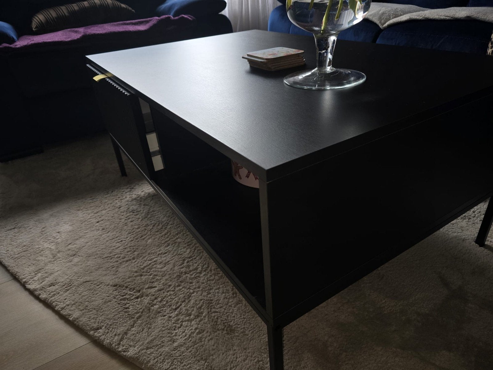 Moderne zwarte salontafel met 2 lades, Huis en Inrichting, Tafels | Salontafels, Ophalen, 50 tot 100 cm, 100 tot 150 cm, Zo goed als nieuw