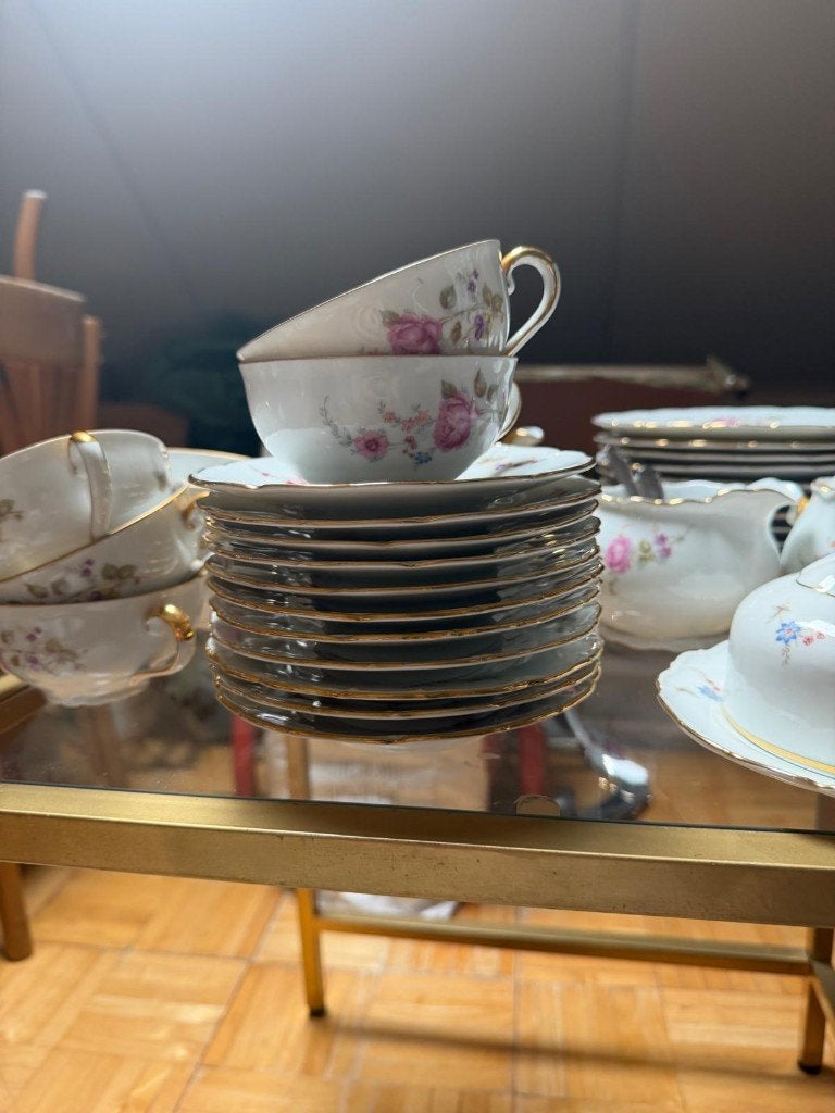Compleet thee-, ontbijt- en dinerservies met bloemboeketjes, Antiek en Kunst, Ophalen