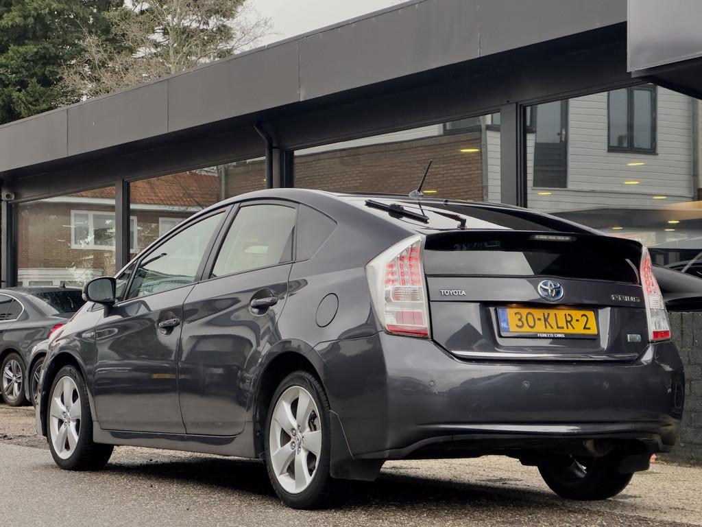 Toyota Prius 1.8 ASPIRATION AUT NAVI AIRCO HEAD-UPP LED LMV, Auto's, Gebruikt, 4 cilinders, Alcantara, Origineel Nederlands