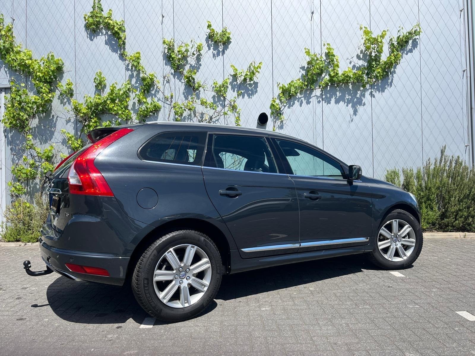 Volvo XC60 2.0 T5 FWD Summum | Trekhaak | Achteruitrijcamera, Auto's, Volvo, 12 maanden, Gebruikt, 4 cilinders, Bedrijf