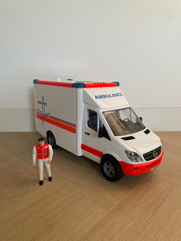 Bruder Mercedes MB Sprinter ambulance met chauffeur en licht, Ophalen, Zo goed als nieuw