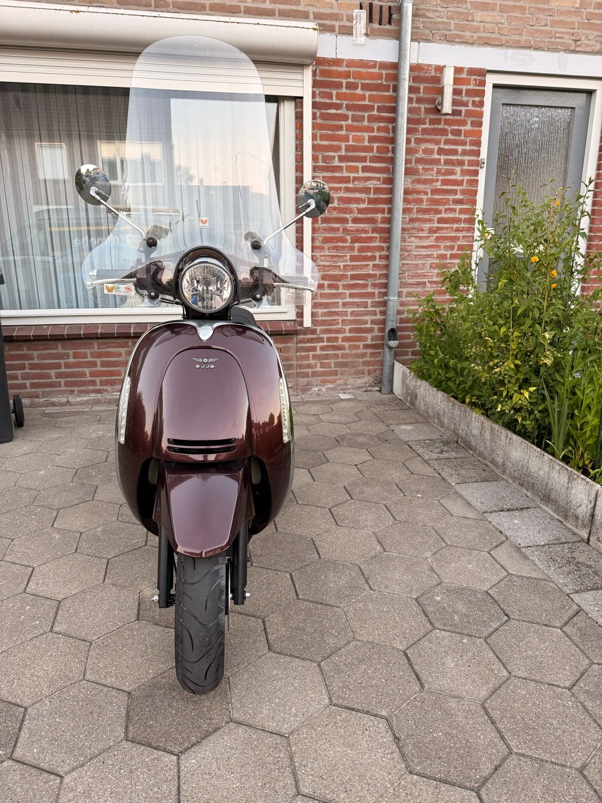 Zo goed als nieuwe bruine scooter met windscherm, Ophalen, Zo goed als nieuw, Benzine, Overige merken
