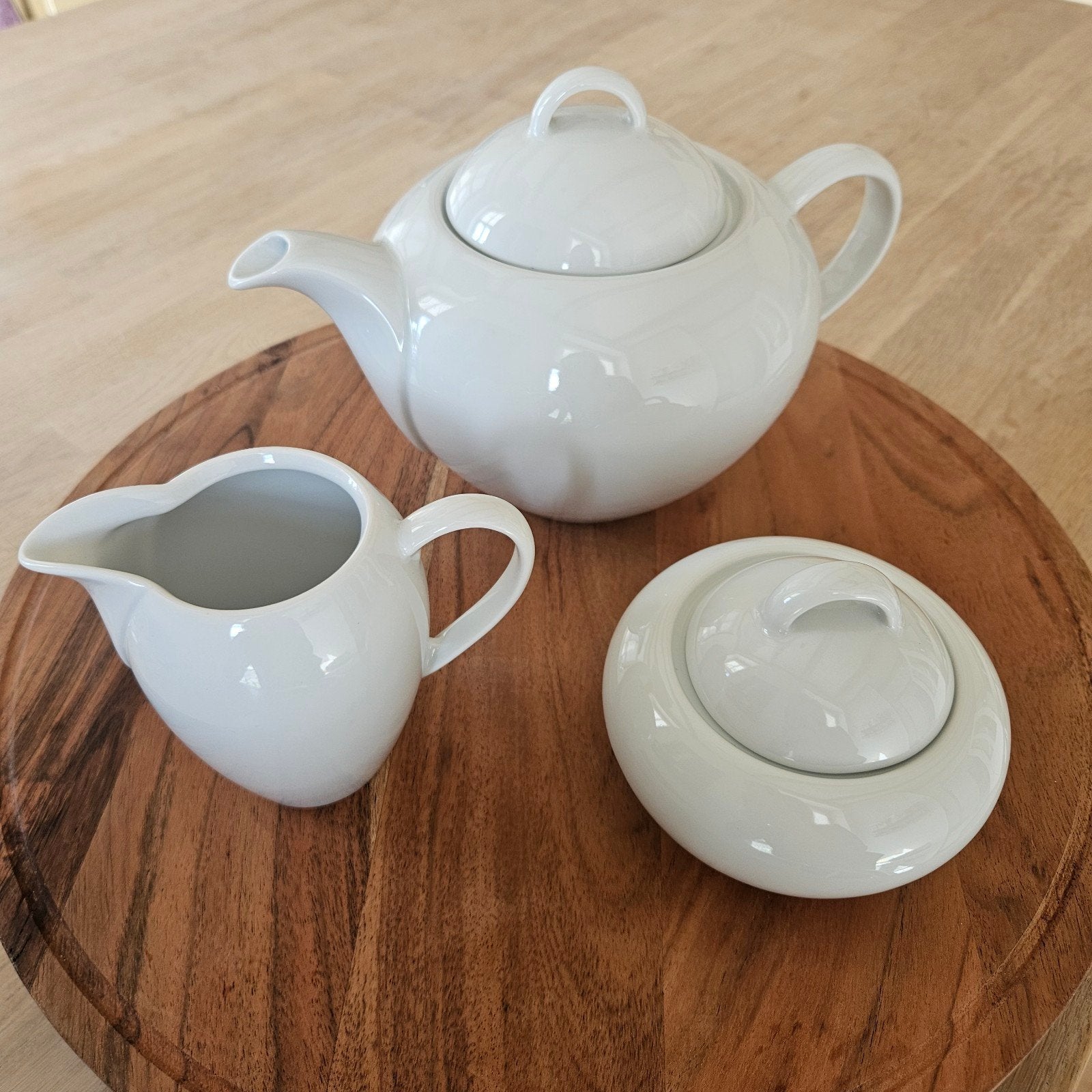Theepot, melkkan & suikerpot wit porselein., Overige typen, Ophalen of Verzenden, Zo goed als nieuw, Overige stijlen