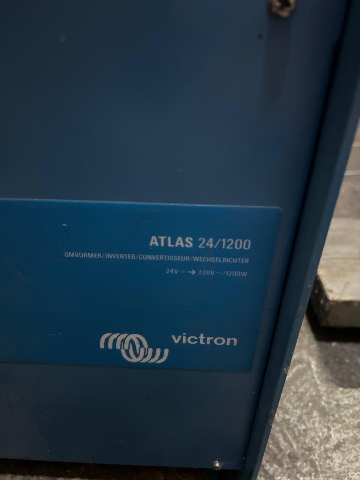 Victron Atlas 24/1200 Omvormer - 24V naar 220V/1200W, Ophalen, Zo goed als nieuw, Overige typen