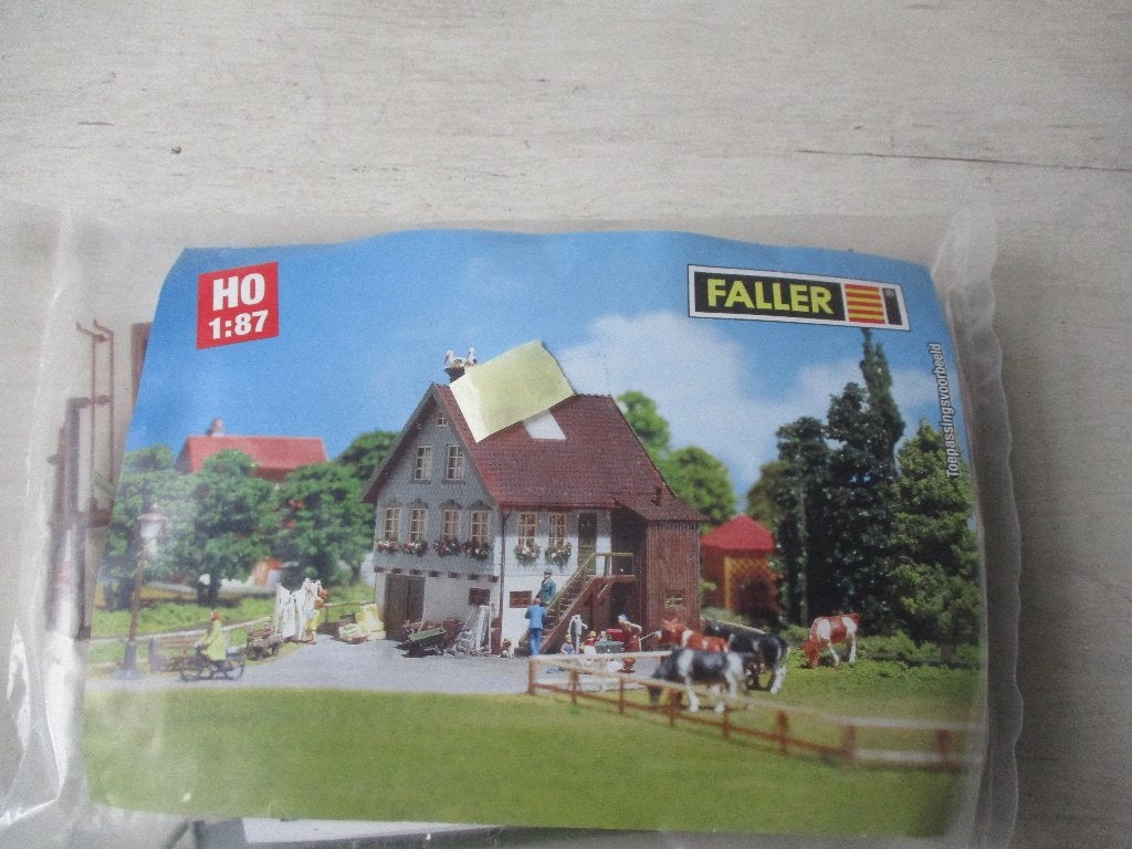 Faller Huis met Ooievaars Nest no 130280, Hobby en Vrije tijd, Overige merken, Gelijkstroom of Wisselstroom, Brug, Tunnel of Gebouw