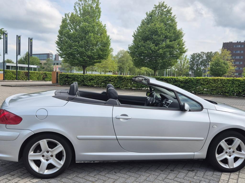Peugeot 307 CC Cabrio 2.0 16V motor, Auto's, Voorwielaandrijving, Zwart, 4 cilinders, Cabriolet