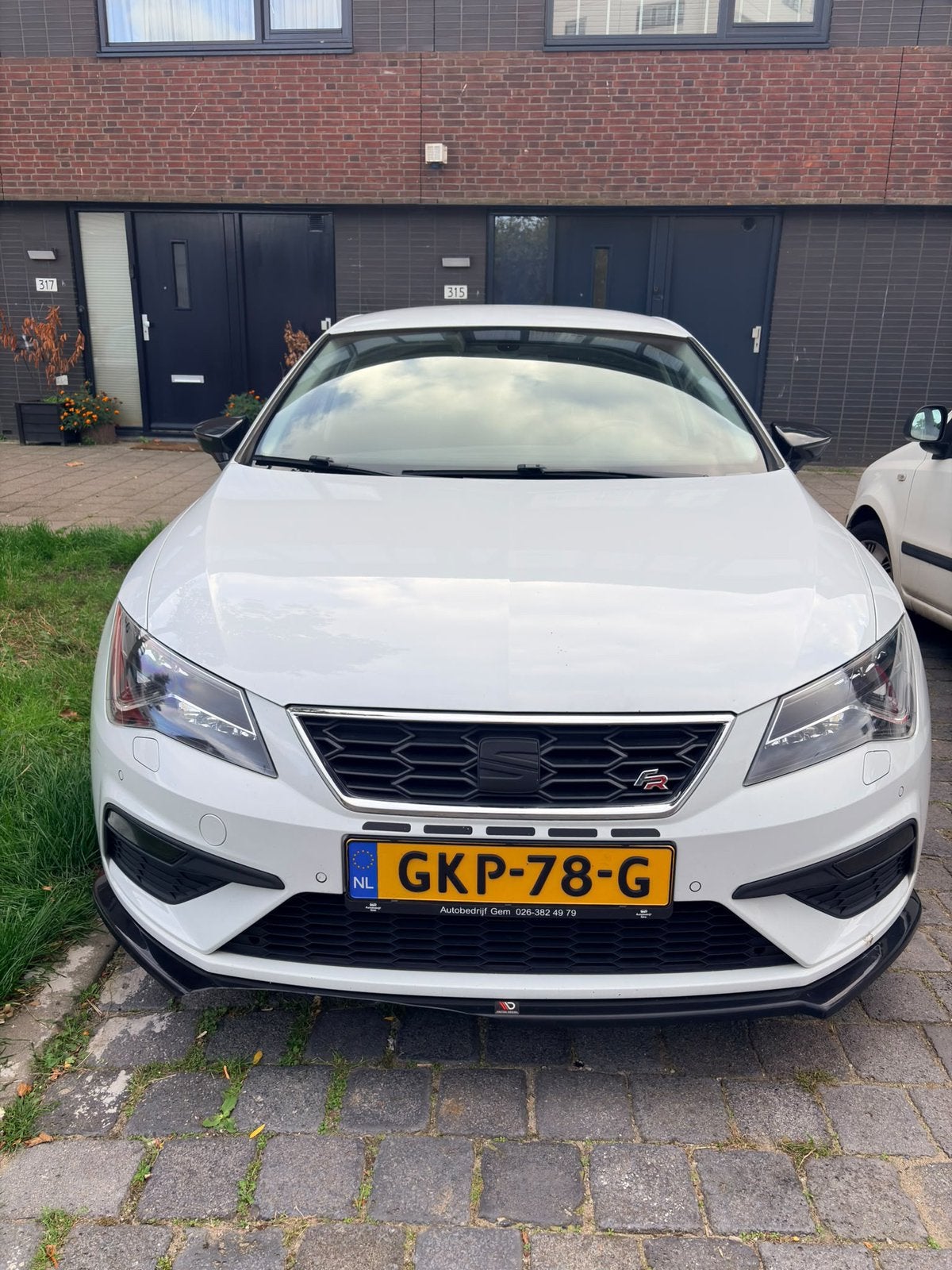 Seat Leon 1.5 TSI Ultimate edition black sky, 1498 cc, 4 cilinders, 620 kg, Wit