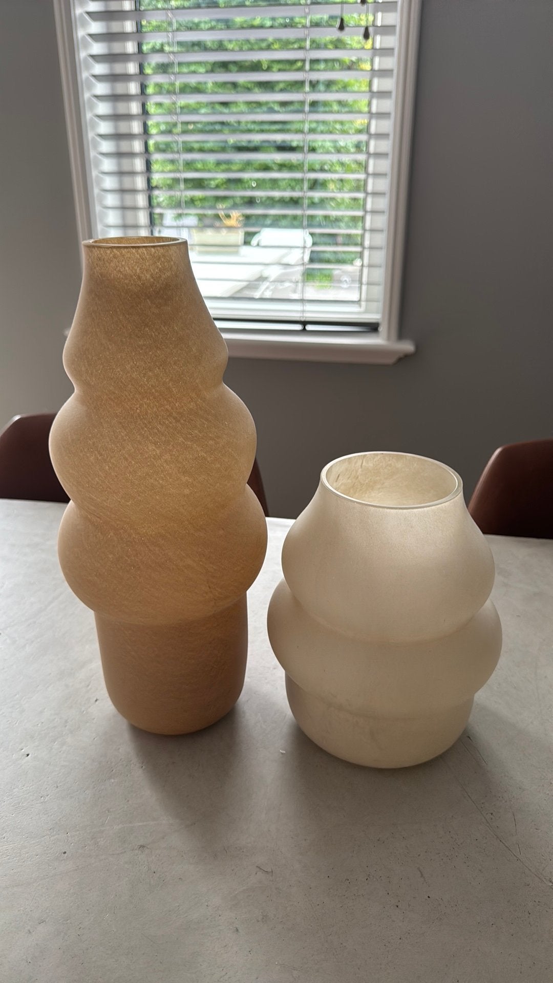 Colmore beige bruine vazen 36 en 21 cm hoog glad bolvazen, Ophalen, Zo goed als nieuw, Beige