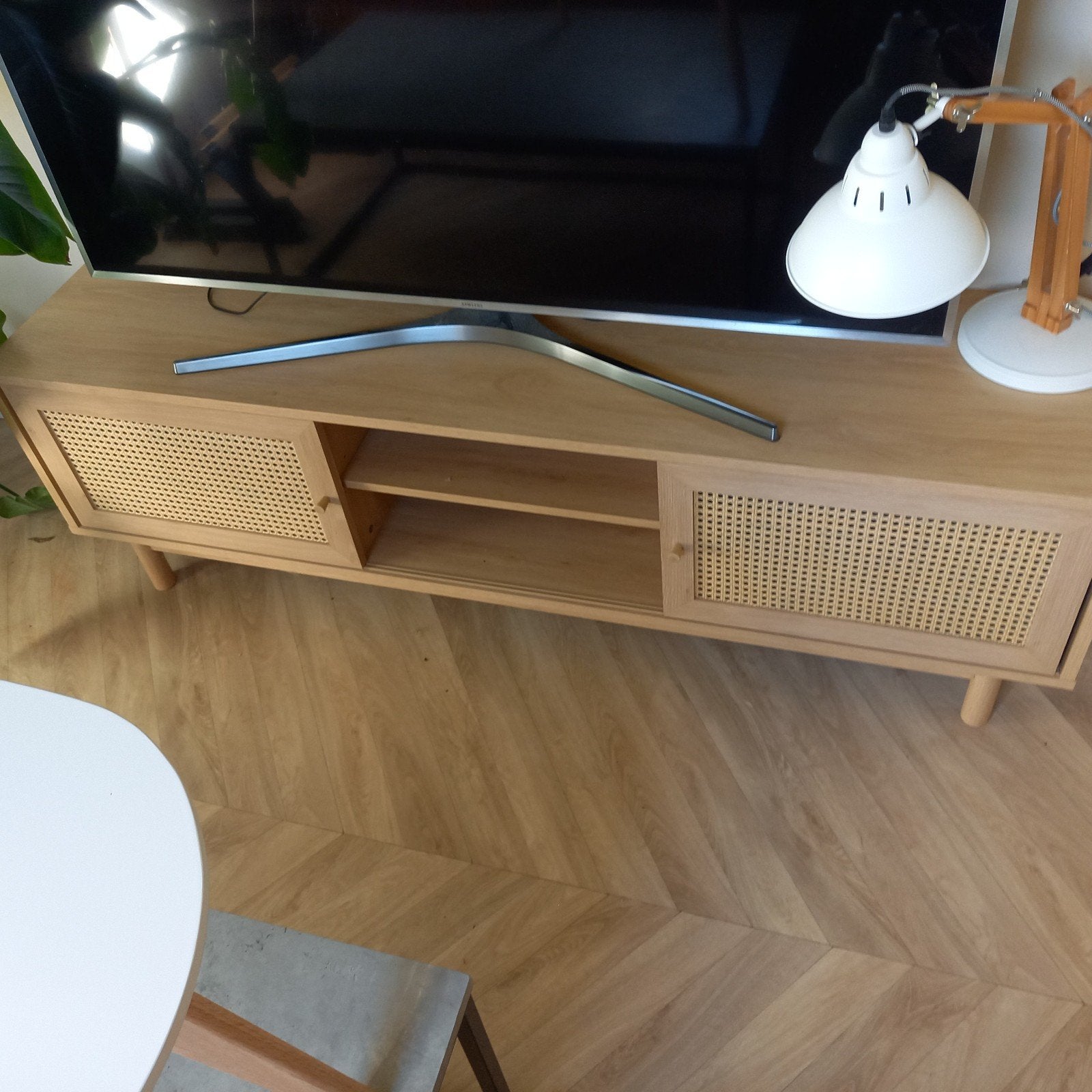 Stijlvol TV-meubel met rotan deuren, Ophalen, 100 tot 150 cm, Modern, Scandinavisch, Bohemian, Zo goed als nieuw
