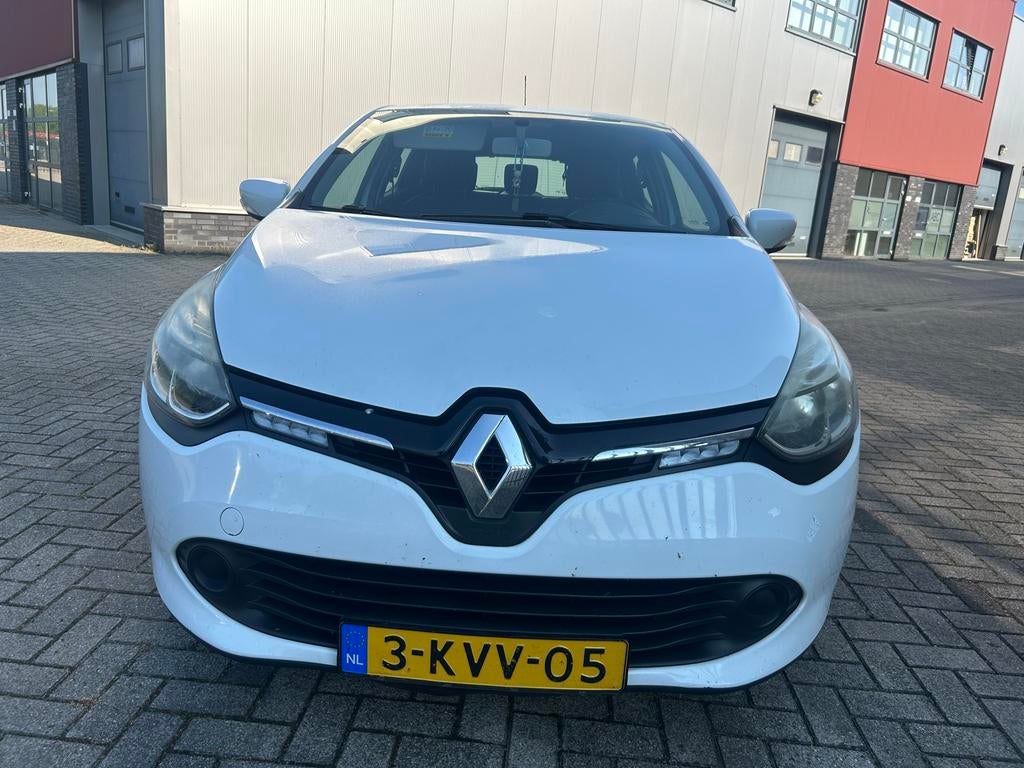 Renault Clio 0.9 TCE 66KW 5-DRS 2013 motor defect, Auto's, Voorwielaandrijving, 898 cc, 40 €/maand, 540 kg