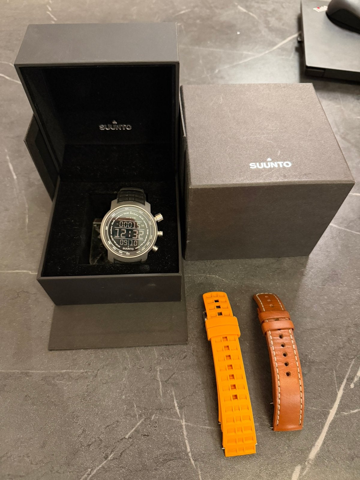 Suunto Elementum Terra horloge, Ophalen, Zo goed als nieuw, Zwart, Android