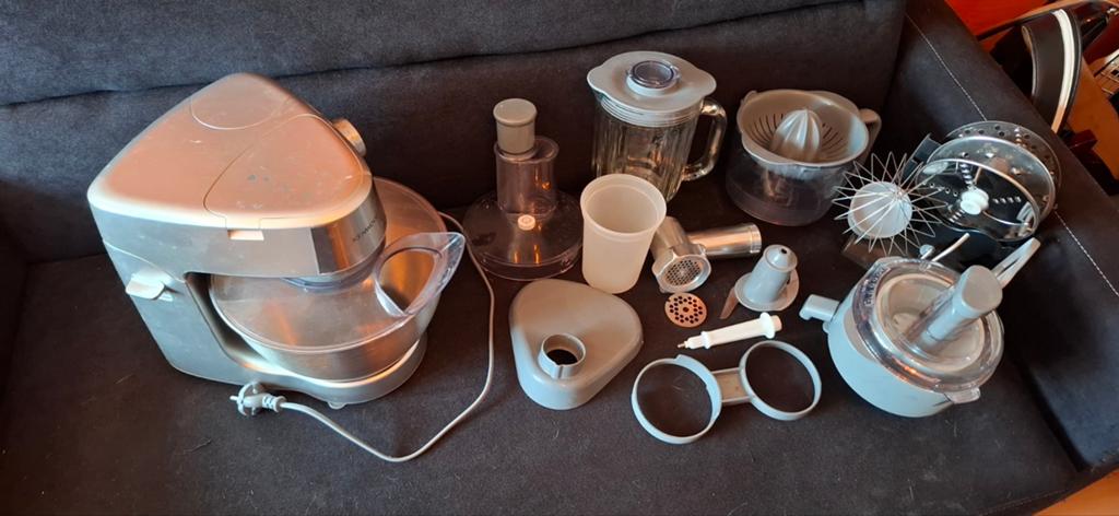 Kenwood KHC29 1000W Keukenmachine met diverse accessoires, Witgoed en Apparatuur, Keukenmixers, 4 liter of meer, Gebruikt, 3 snelheden of meer