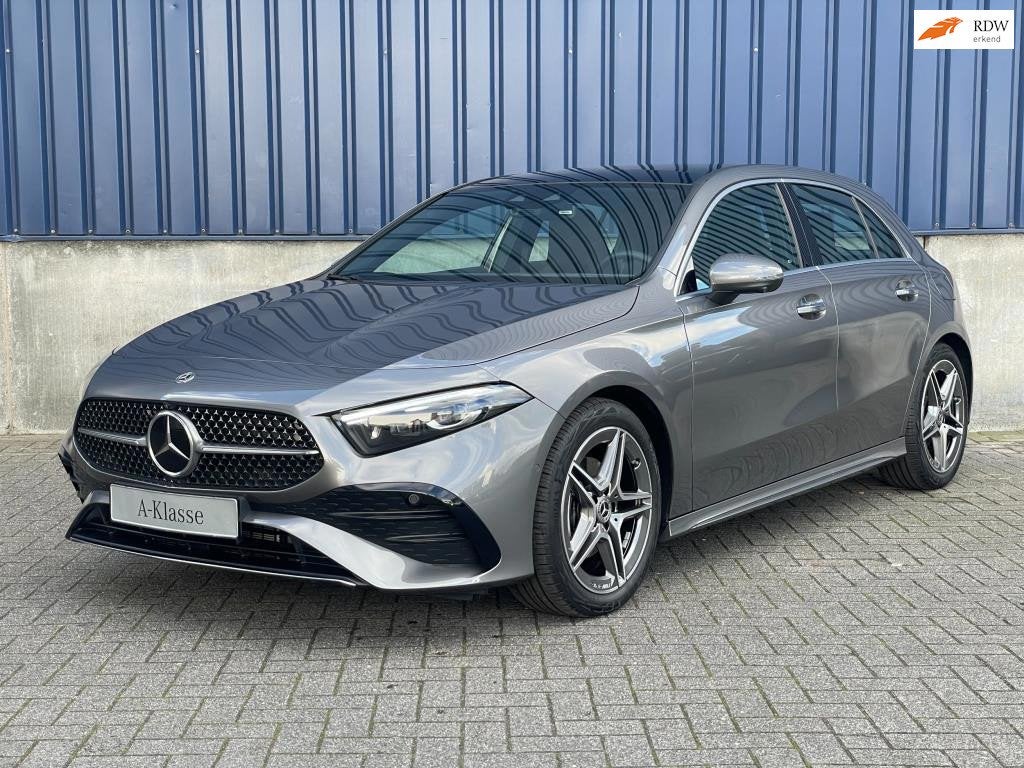Mercedes-Benz A-klasse 200 AMG Line FULL OPTION / PANO / Hea, Gebruikt, 4 cilinders, Bedrijf, Hybride Elektrisch/Benzine
