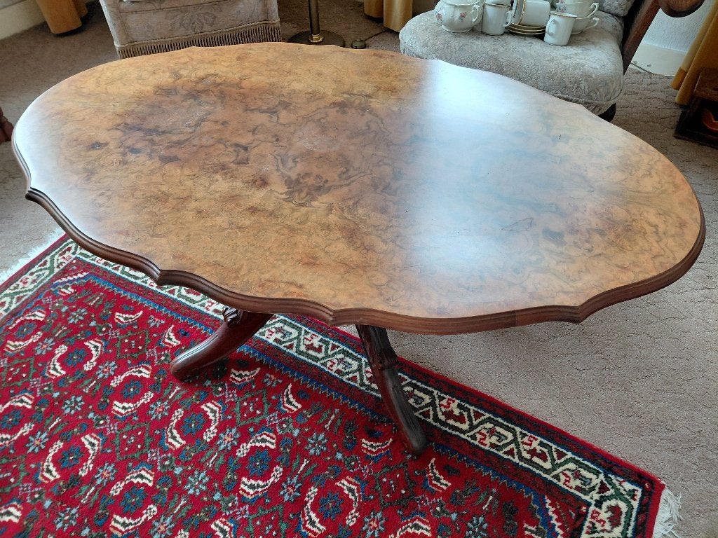 Antieke salontafel van mahoniehout, Ophalen