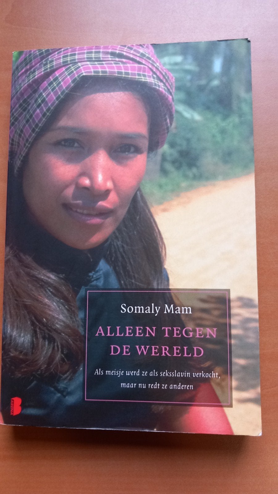 Somaly Mam - Alleen Tegen De Wereld, Ophalen of Verzenden, Zo goed als nieuw, Somaly Mam, Overige