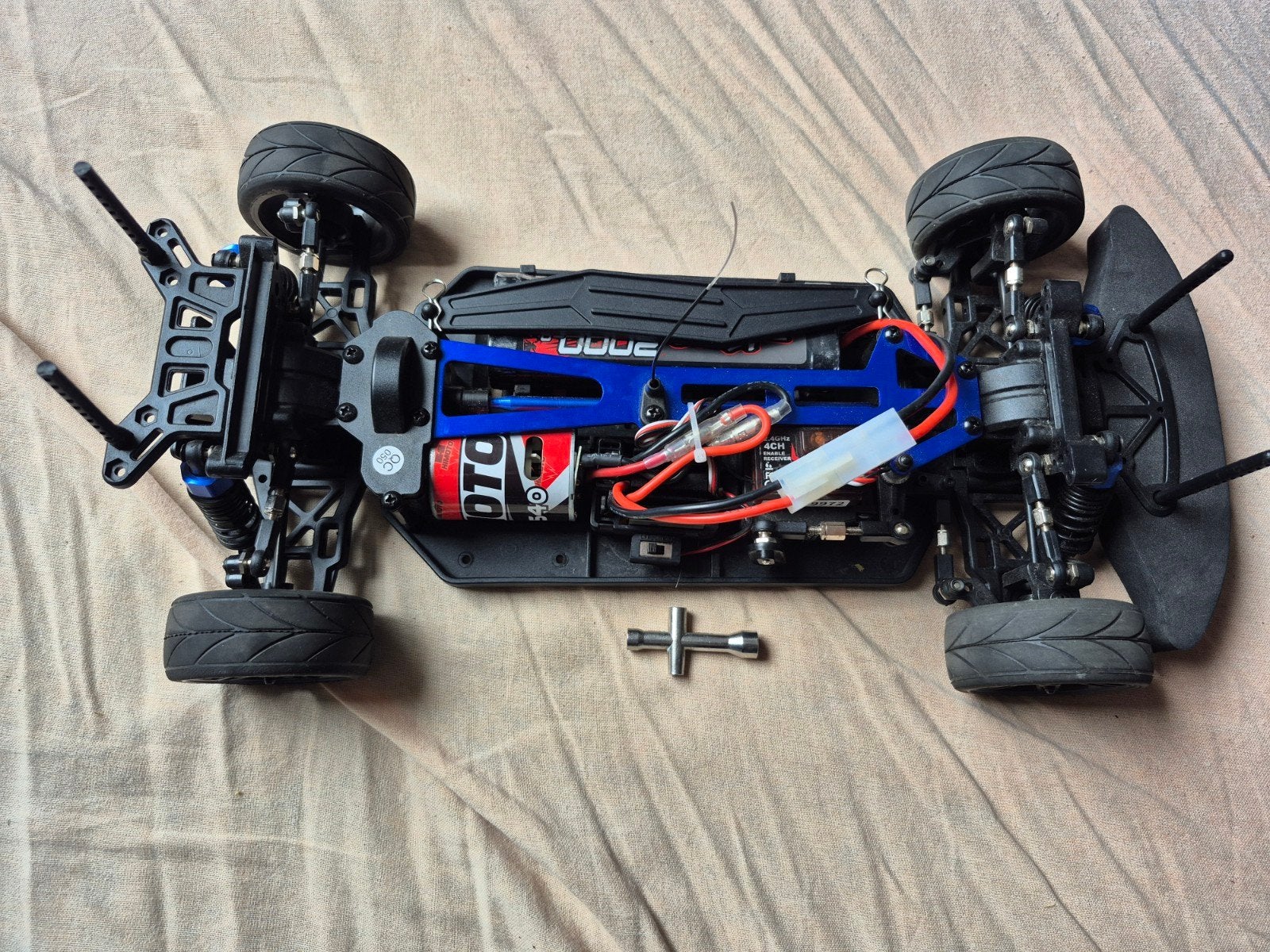 Himoto RC 1:10 Auto - Zo goed als nieuw, compleet met alles, Elektro, Ophalen of Verzenden, Zo goed als nieuw, Schaal 1:10