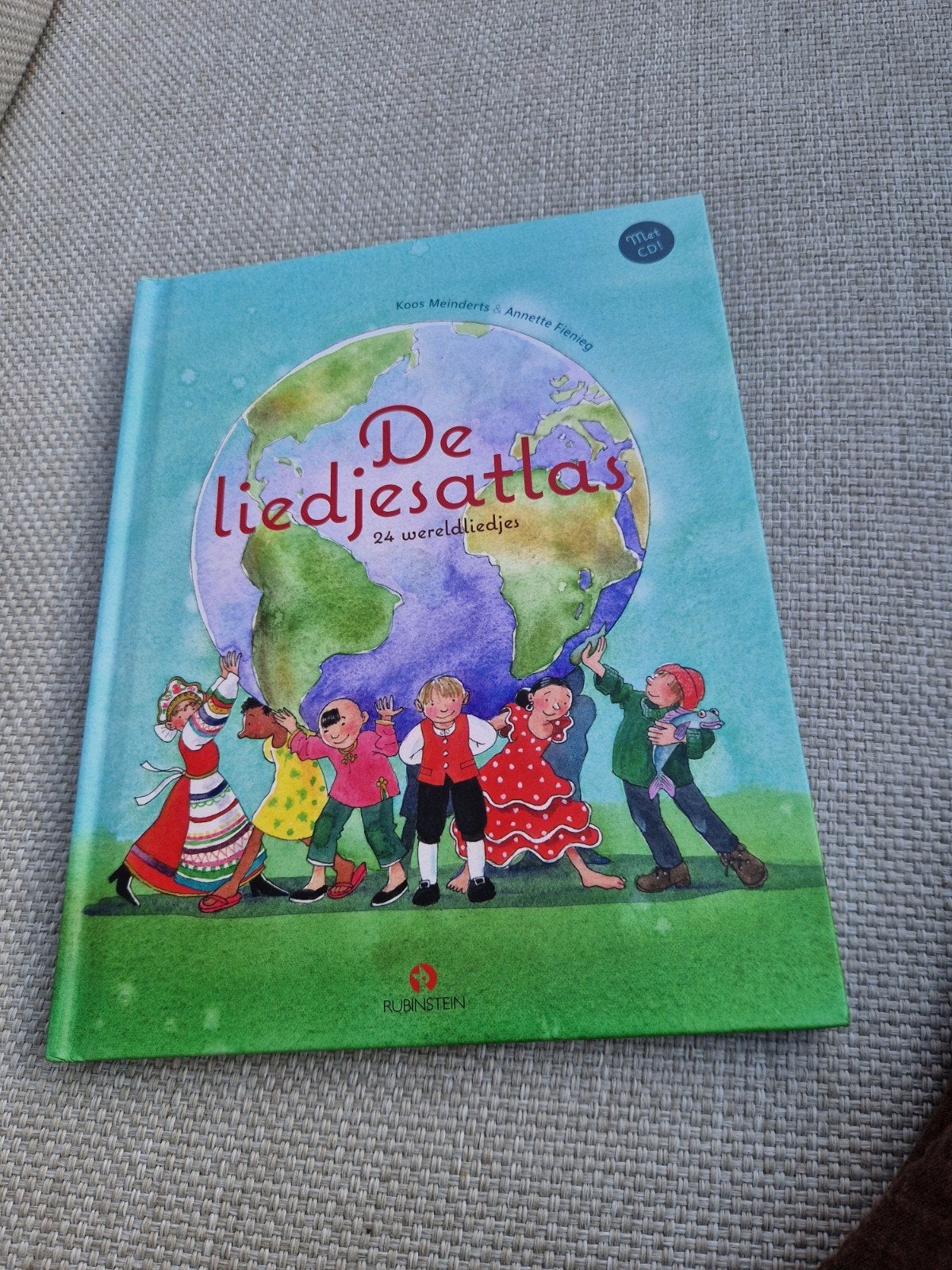 De Liedjesatlas: 24 Wereldliedjes met CD, Ophalen of Verzenden, Zo goed als nieuw