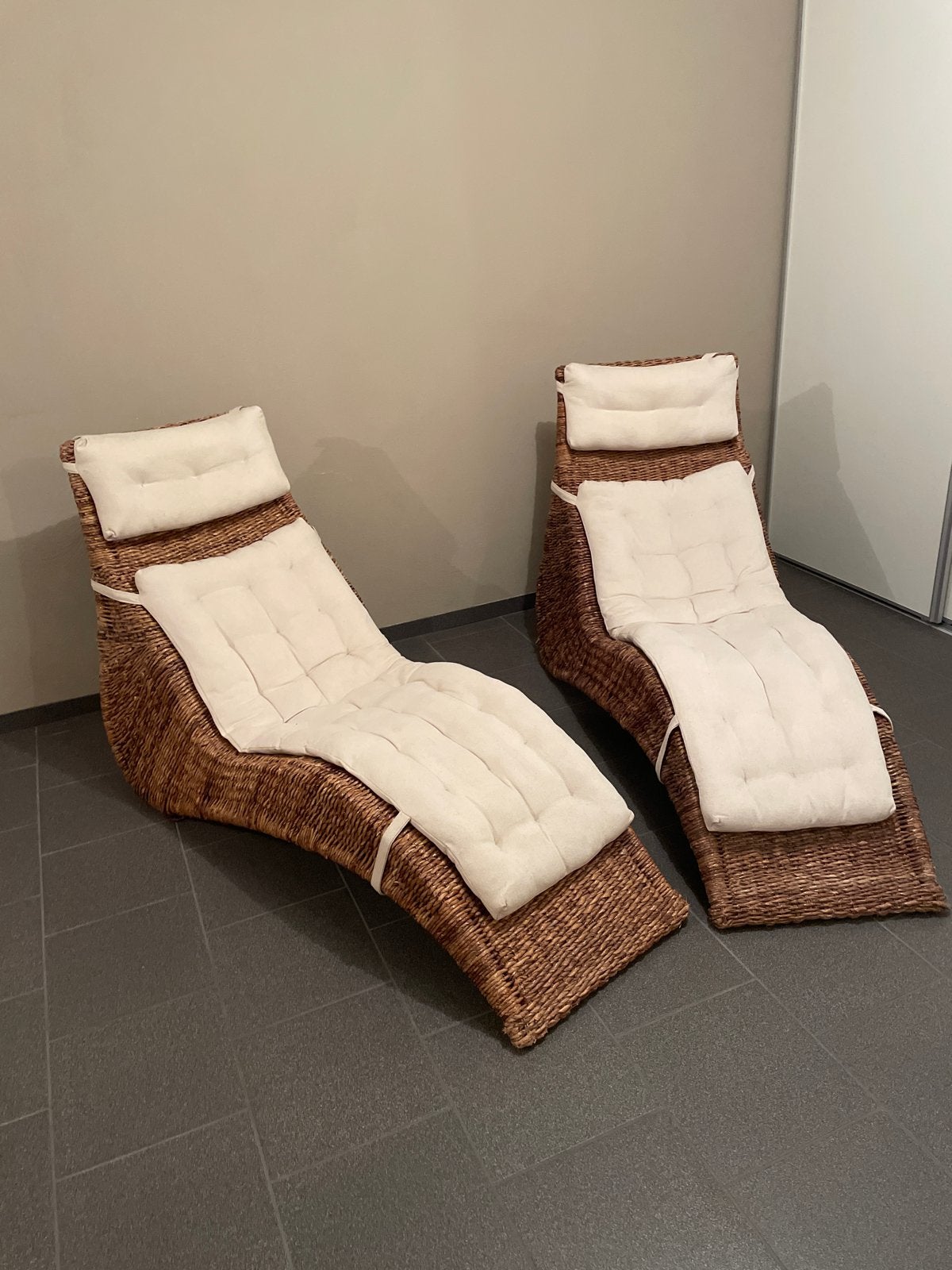 Set van 2 rieten ligstoelen met kussens van Paco Meubelen, Ophalen, Twee, Bruin, Riet of Rotan