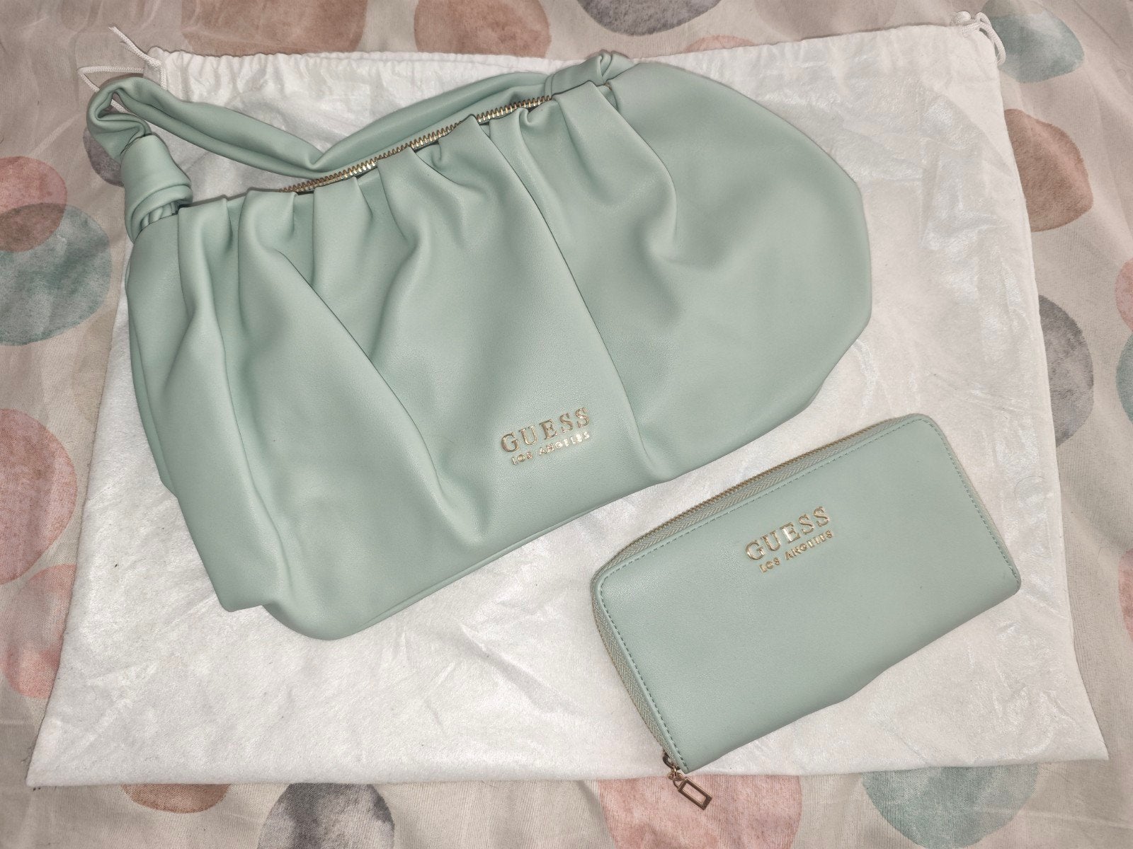 Guess handtas met portemonnee - Zo goed als nieuw, Sieraden, Tassen en Uiterlijk, Ophalen of Verzenden, Zo goed als nieuw, Groen