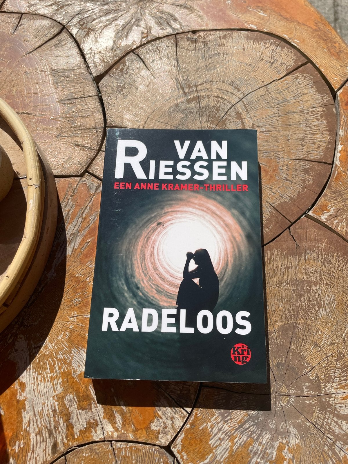 Radeloos - Een Anne Kramer-thriller van Van Riessen, Ophalen of Verzenden, Zo goed als nieuw, Nederland