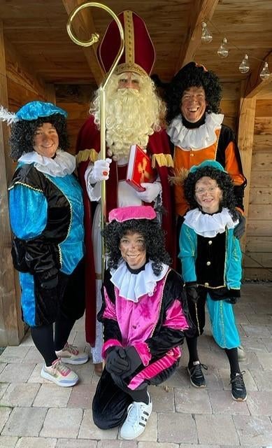 Sinterklaas kostuum compleet 40 Piet 15 euro per dag enz, Ophalen, Zo goed als nieuw