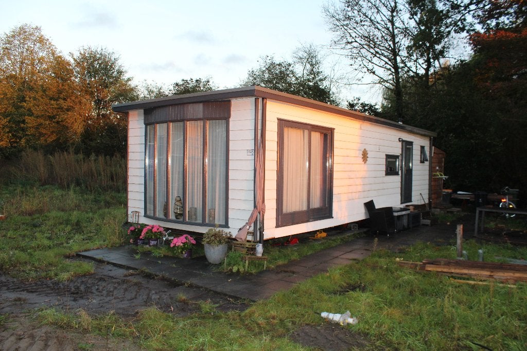 Ruim chalet voor recreatie of tijdelijke bewoning, Caravans en Kamperen, Tot en met 4