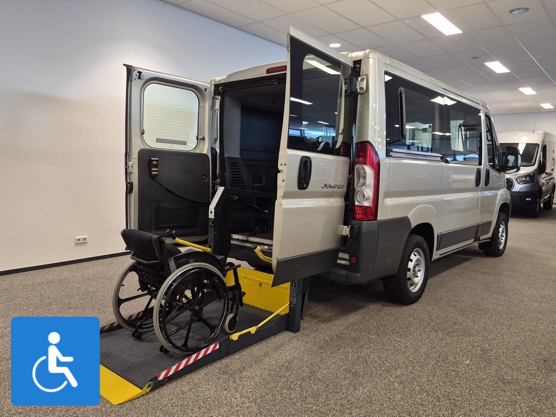 Citroen Jumper L1H1 Rolstoelbus - Rolstoel voorin, Auto's, 12 maanden, Gebruikt, Zwart, 14 km/l