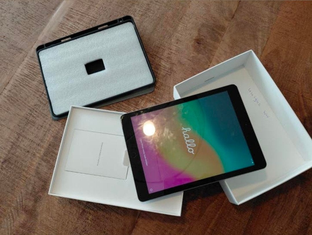 iPad 6e generatie 2018 met gebreken, Gebruikt, 32 GB, Apple iPad, Ophalen of Verzenden