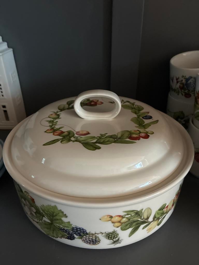 Marjolein bastin dekschslen. Wegdwood Puntgaaf 2stuks, Huis en Inrichting, Keuken | Servies, Zo goed als nieuw, Schaal of Schalen