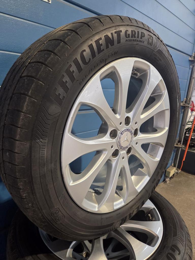 Originele Mercedes Benz E-Klasse 17 Inch set met Zomerbanden, Auto-onderdelen, Banden en Velgen, Ophalen, Gebruikt, Banden en Velgen