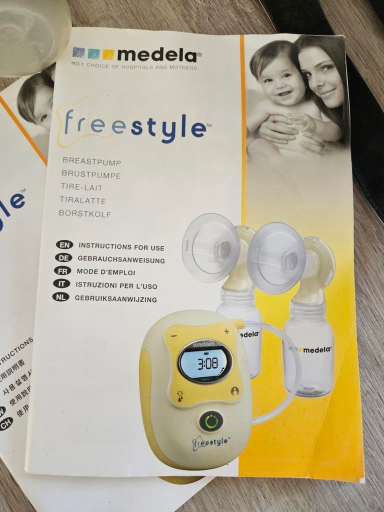 Medela Freestyle Dubbele Elektrische Borstkolf met Tas, Ophalen of Verzenden, Gebruikt, Borstkolf