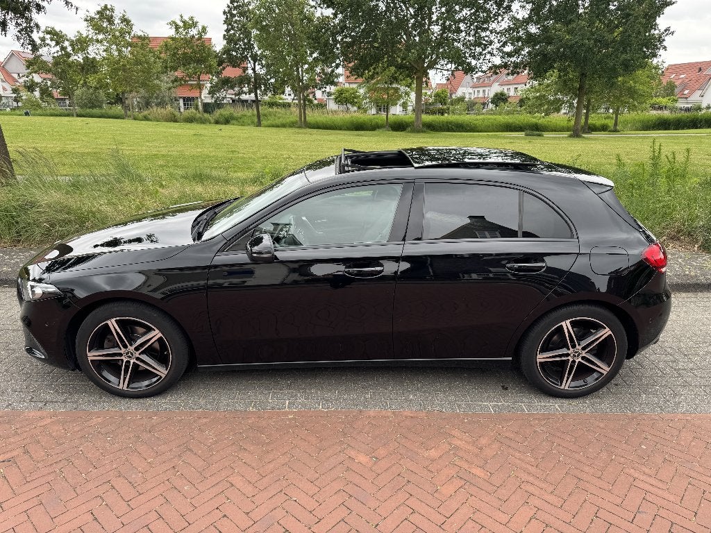 Mercedes-Benz A-Klasse A 200 163pk - Pano Night Ambient, Auto's, Voorwielaandrijving, 15 km/l, USB, Zwart