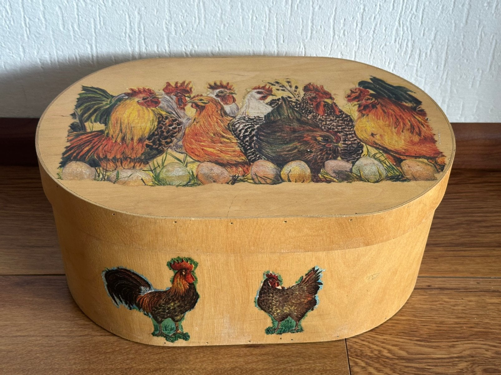 Leuke ovale houten bak met deksel. Met kippen en haantjes., Met deksel, Overige typen, Ophalen of Verzenden, Zo goed als nieuw