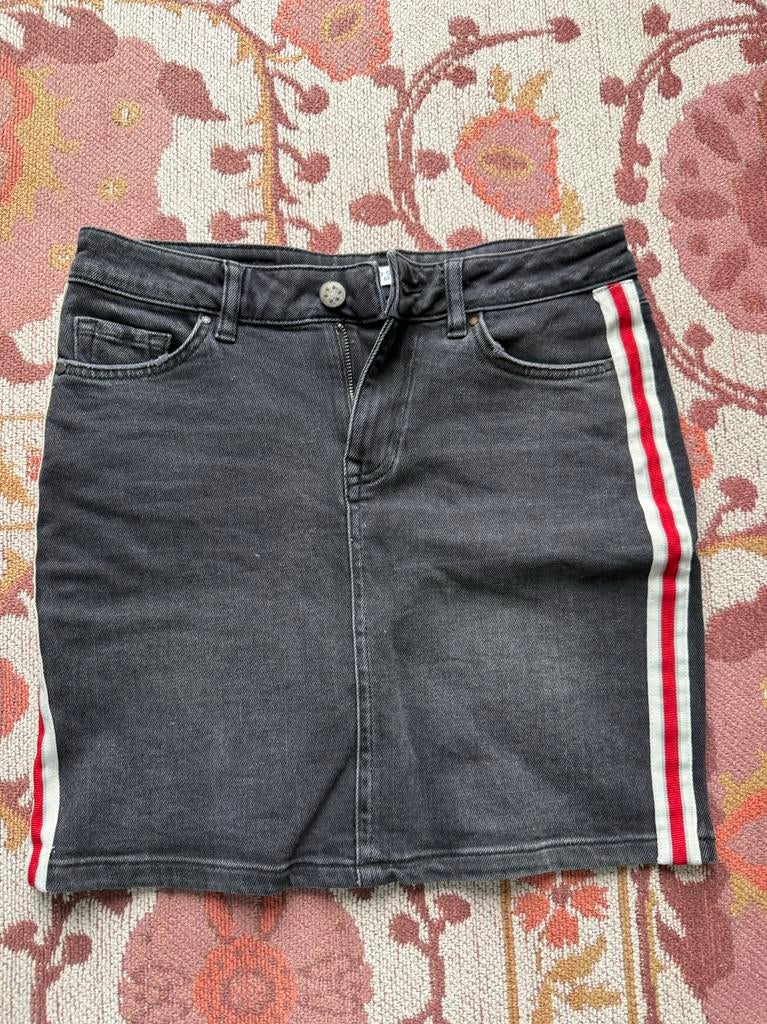 Costes rokje met streep aan de zijkant, Zwart, Ophalen of Verzenden, Maat 34 (XS) of kleiner, Gedragen
