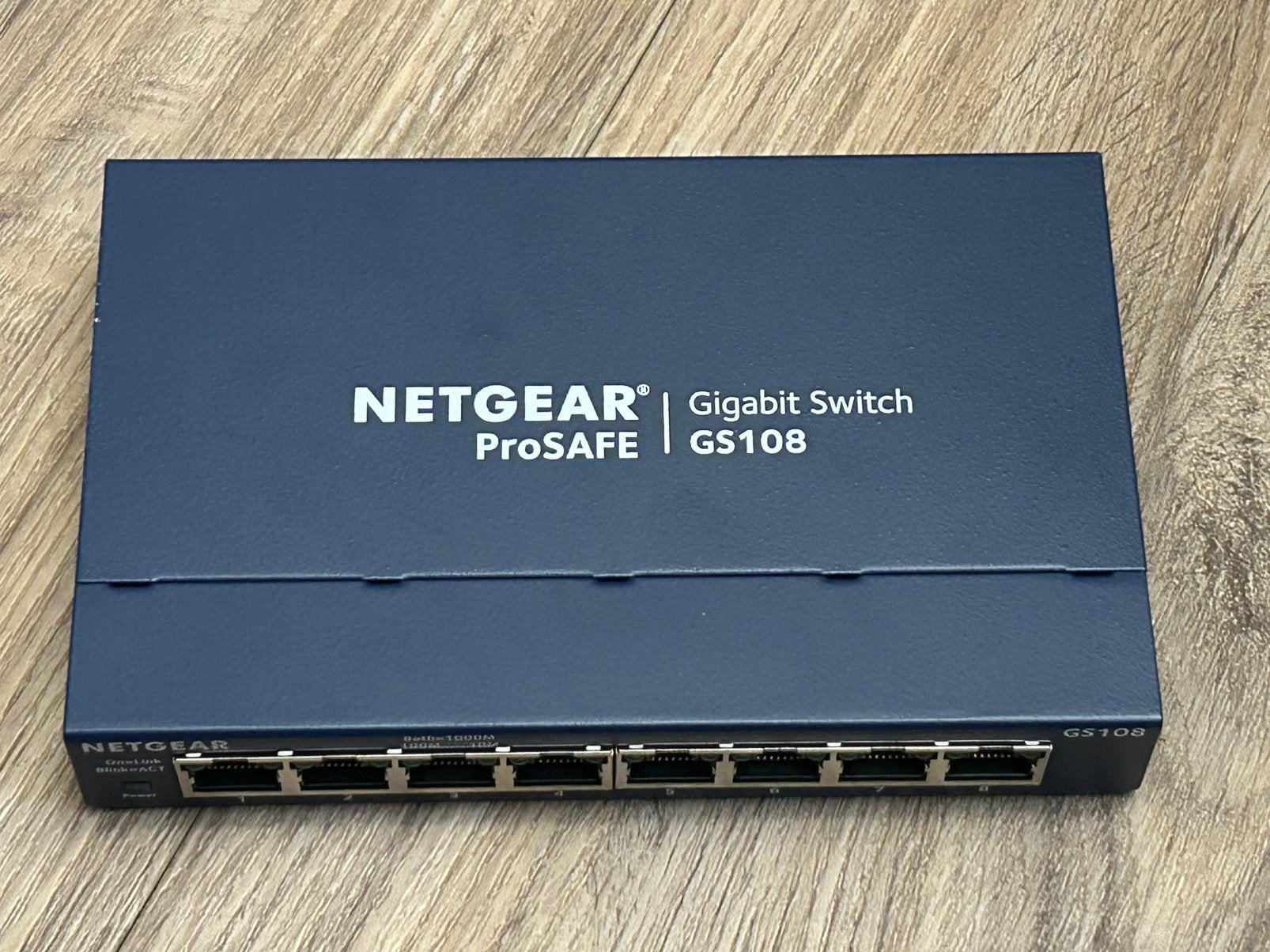 NETGEAR ProSAFE GS108 Gigabit Switch - Inclusief adapter, Ophalen of Verzenden, Zo goed als nieuw