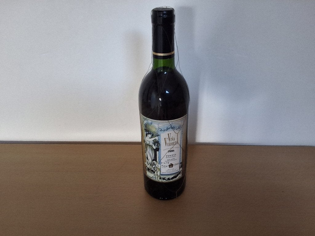 Fles vina vermeta uit 1996. Spaanse wijn uit alicante, Ophalen, Spanje, Nieuw, Rode wijn