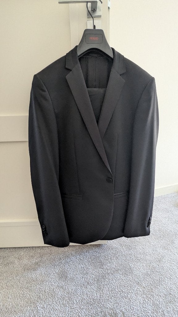 Zgan smoking Hugo Boss maat 52, Kleding | Heren, Kostuums en Colberts, Maat 52/54 (L), Zwart, Ophalen of Verzenden, Zo goed als nieuw
