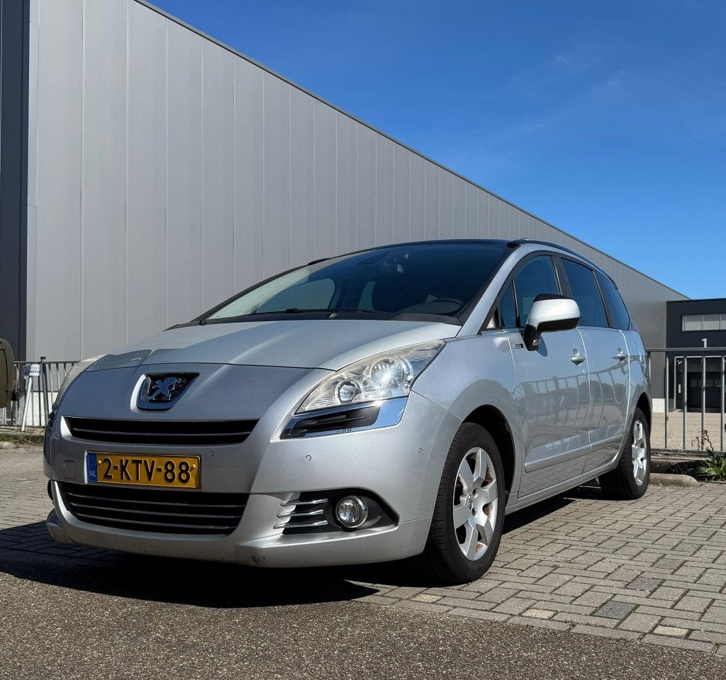 Peugeot 5008 1.6 THP 7PL 2013 Grijs, Auto's, Peugeot, Voorwielaandrijving, Stof, Zwart, Handgeschakeld