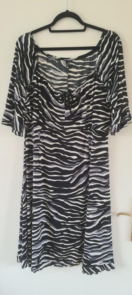 Nieuwe jurk Yoek plussize L 46-48 zebraprint zebra zwarr wit, Kleding | Dames, Yoek, Nieuw, Ophalen of Verzenden, Jurk