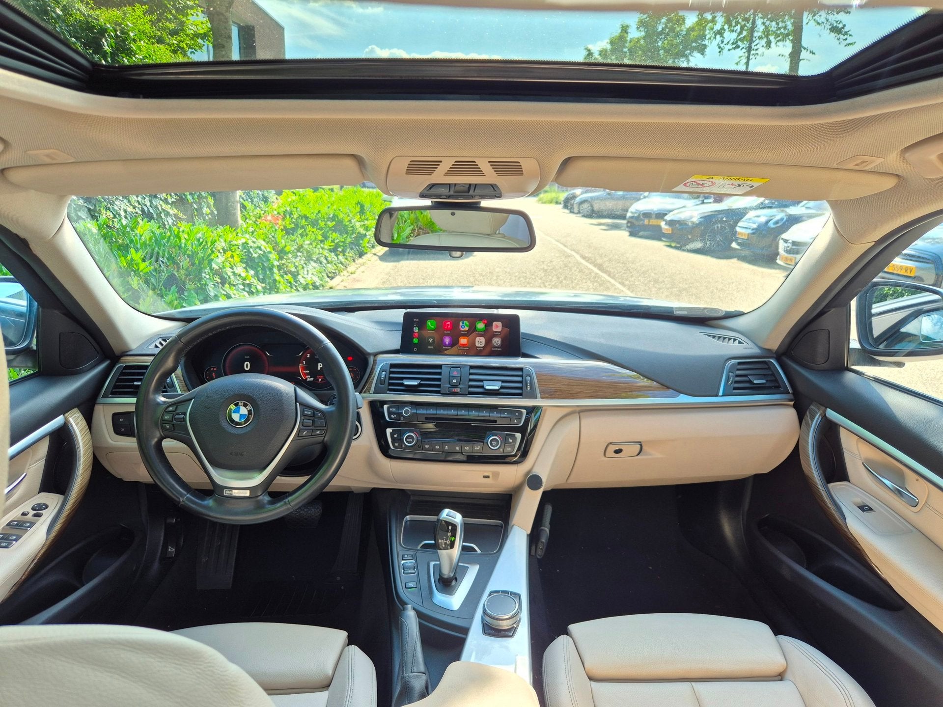 BMW 3-serie 320i Luxury Edition Individual Schuifdak Apple C, Automaat, Achterwielaandrijving, Euro 6, 4 cilinders