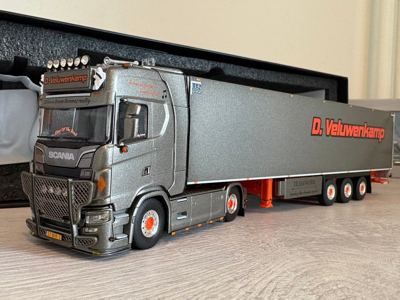 WSI Scania Veluwenkamp, Hobby en Vrije tijd, Modelauto's | 1:50, Ophalen of Verzenden, Nieuw, Wsi