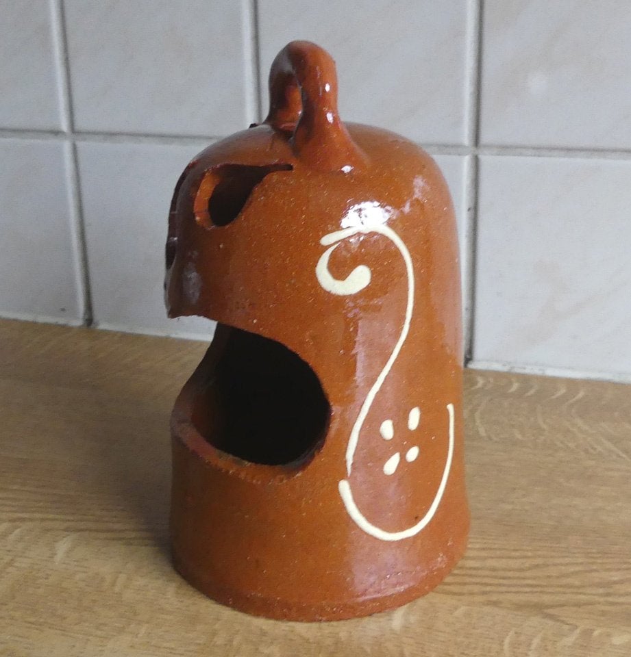 Oude kandelaar slibgoed ringeloor decor Halloween, Gebruikt, Bruin, Ophalen of Verzenden, 16 cm