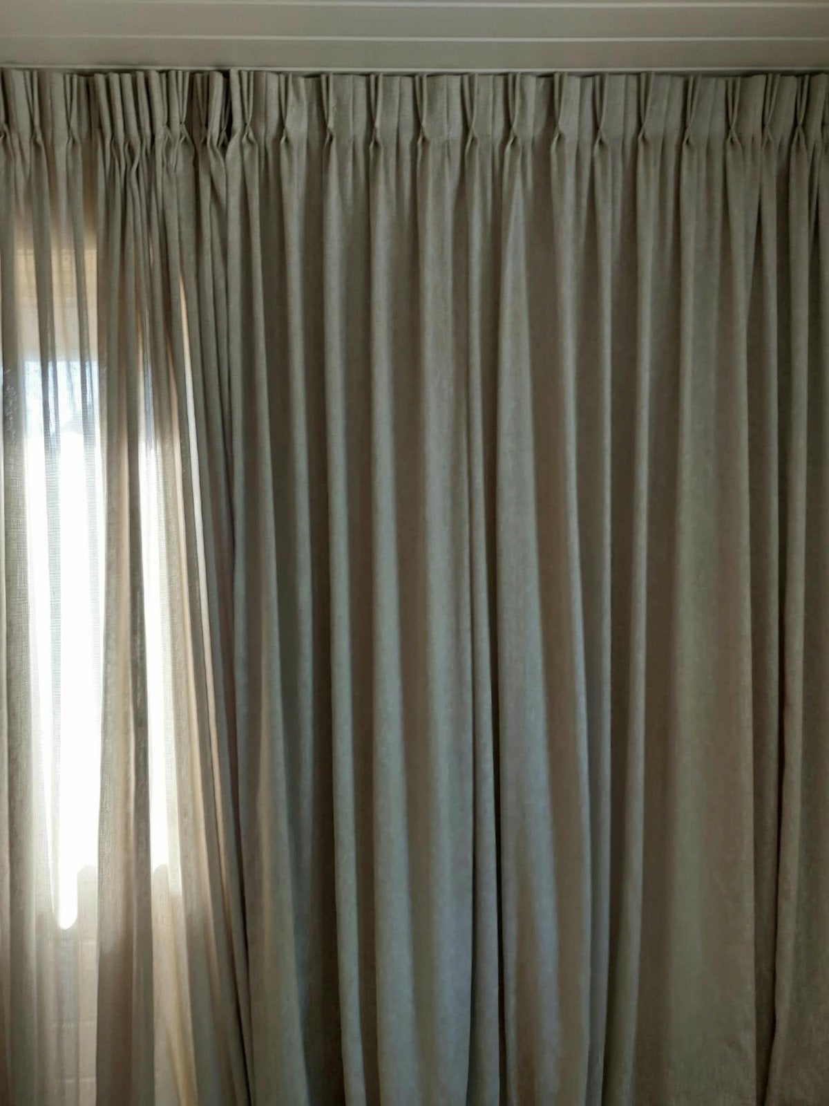 inbetween gordijnen licht/midden grijs, 385 cm, Ophalen of Verzenden, Zo goed als nieuw, Grijs