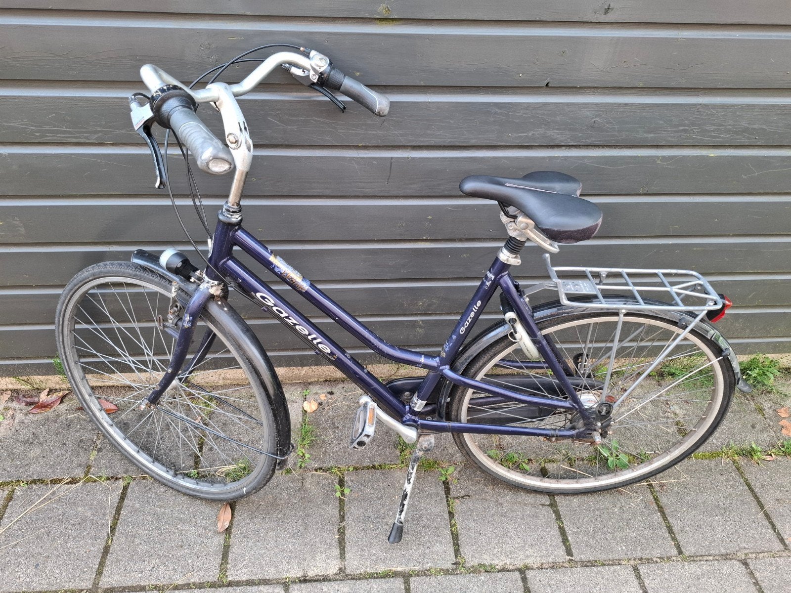 Gazelle damesfiets, paars, met bagagedrager, Ophalen, Gebruikt, Velgrem, 50 tot 53 cm