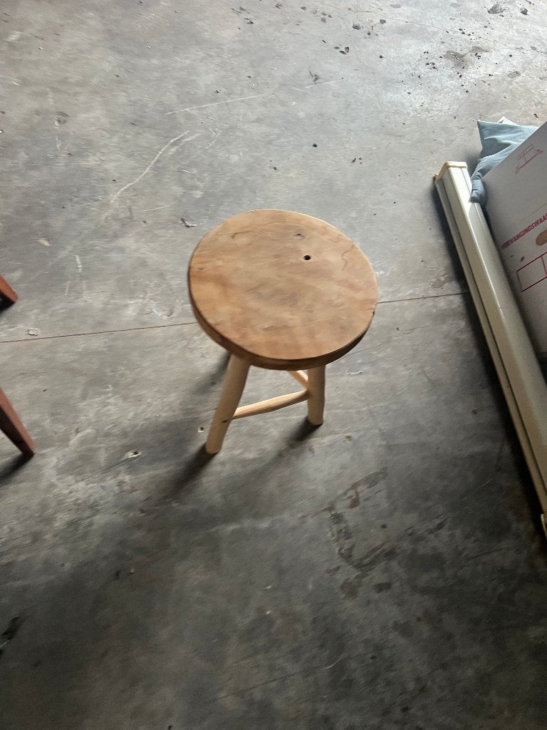 Ronde houten kruk met 3 poten – landelijk model, Ophalen of Verzenden, Zo goed als nieuw, Hout