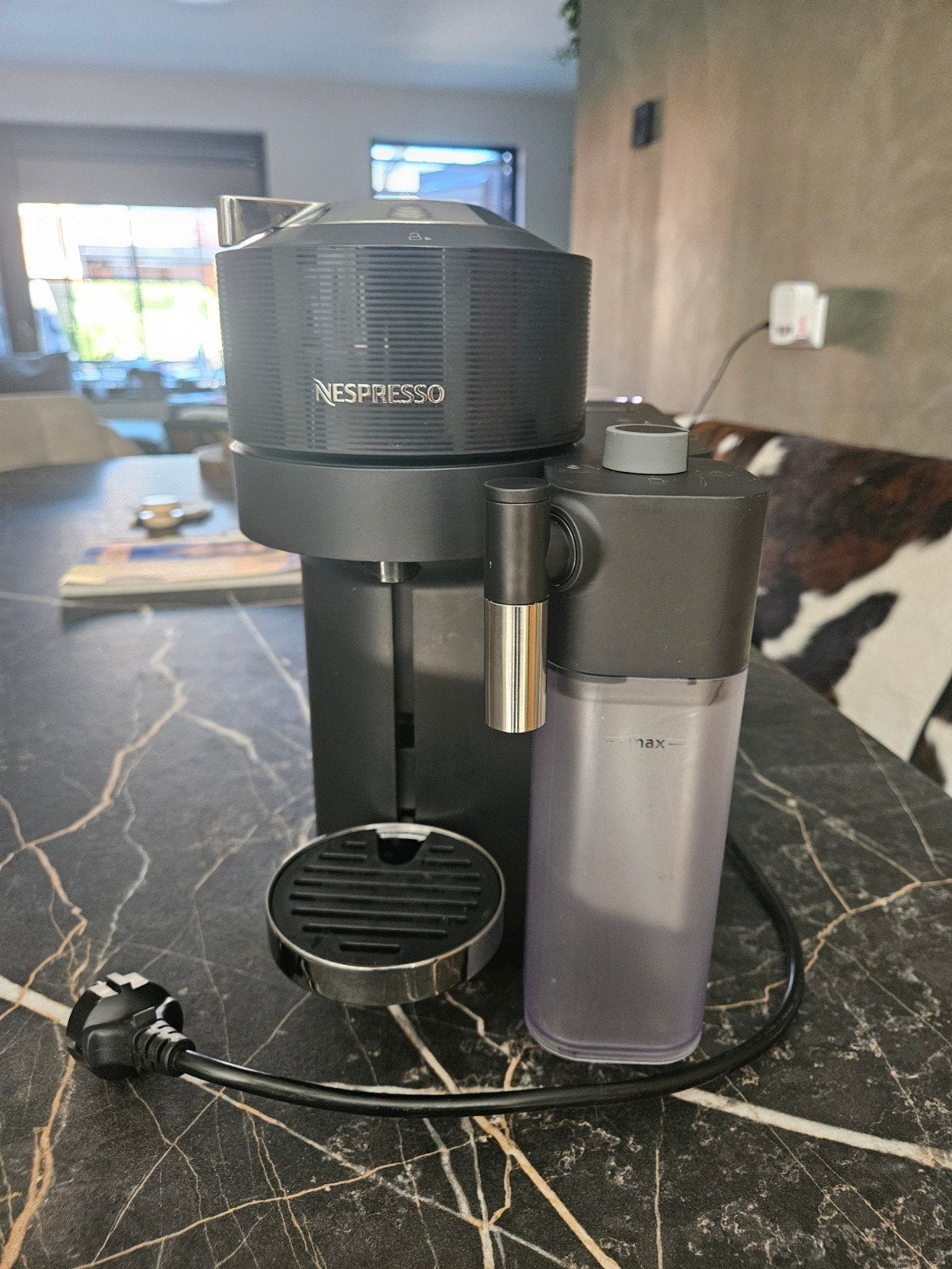 Nespresso Vertuo Lattissima, Ophalen, Gebruikt, Koffiemachine, 1 kopje