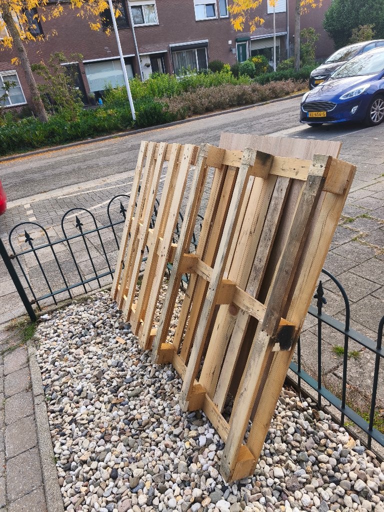 Twee pallets en evt stuk laminaat, Ophalen, Gebruikt, Minder dan 25 mm, Pallet