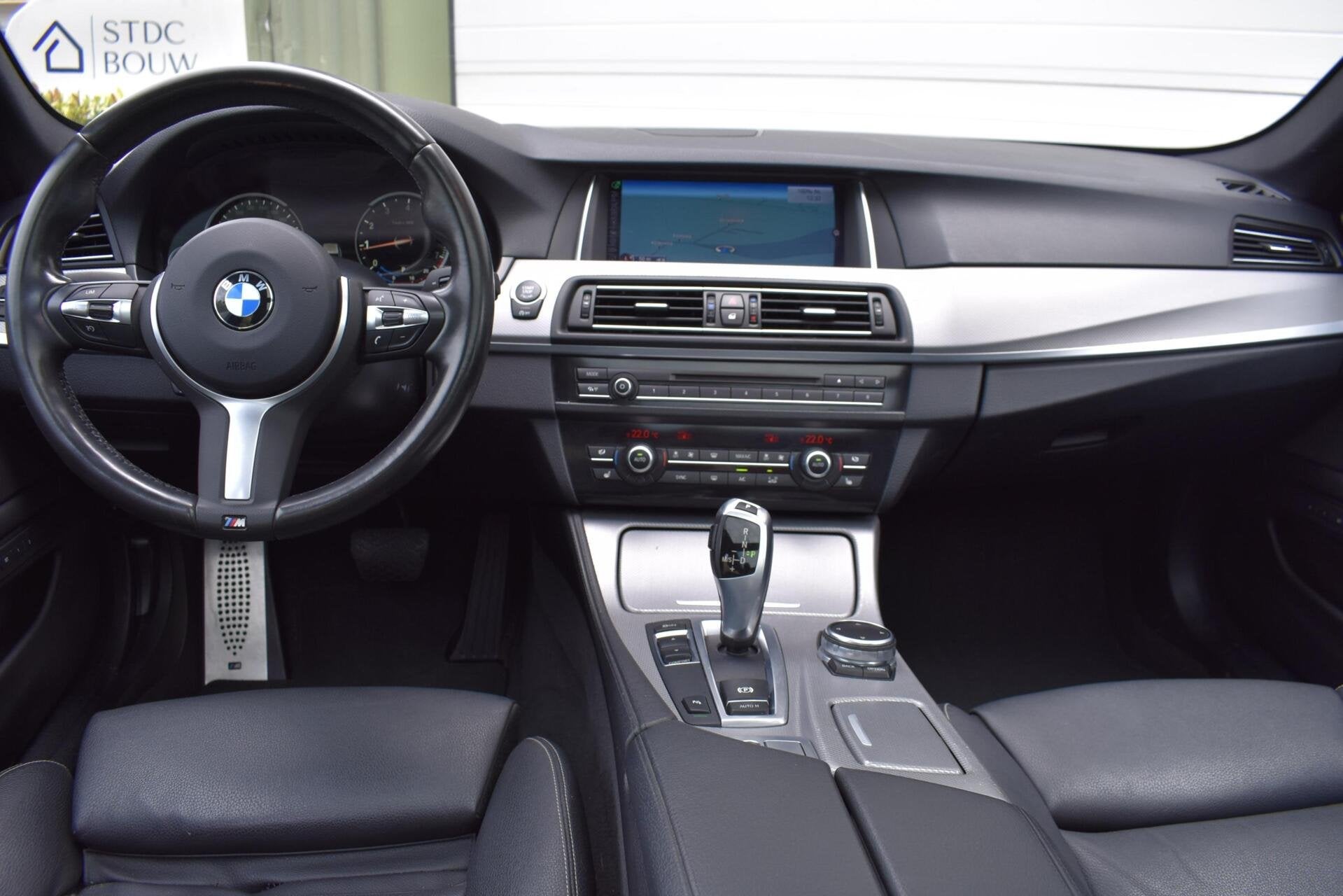Foto 11 van BMW 5-serie Touring 520i High Executive | Pano | Trekhaak |