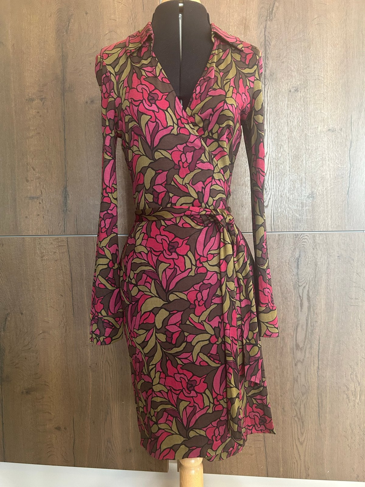 Diane von Furstenberg wikkeljurk 100% zijde maat S, Kleding | Dames, Meerkleurig, Ophalen of Verzenden, Zo goed als nieuw, Knielengte